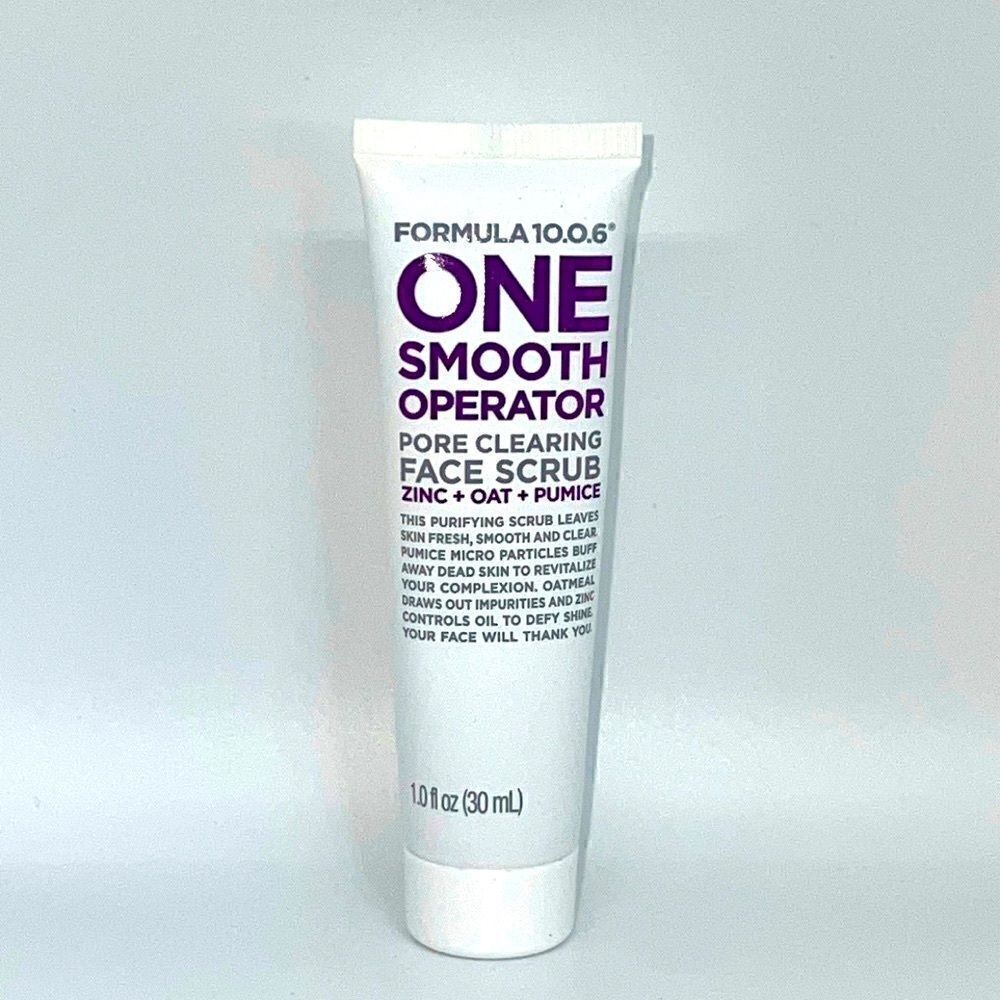$8🌟 Formula 10.0.6 One Smooth Operator Pore Clearing Face Scrub